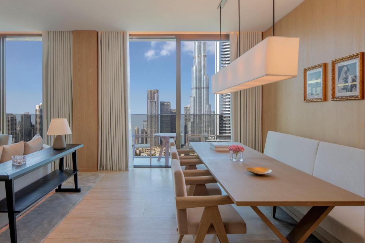 The Dubai Edition 外观 照片 A dining room at The Ritz-Carlton, Downtown, Dubai