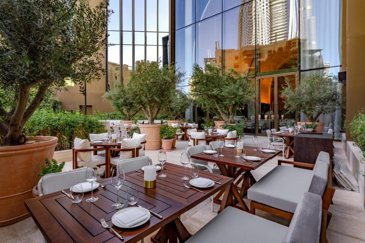 The Dubai Edition 外观 照片 The patio at the restaurant