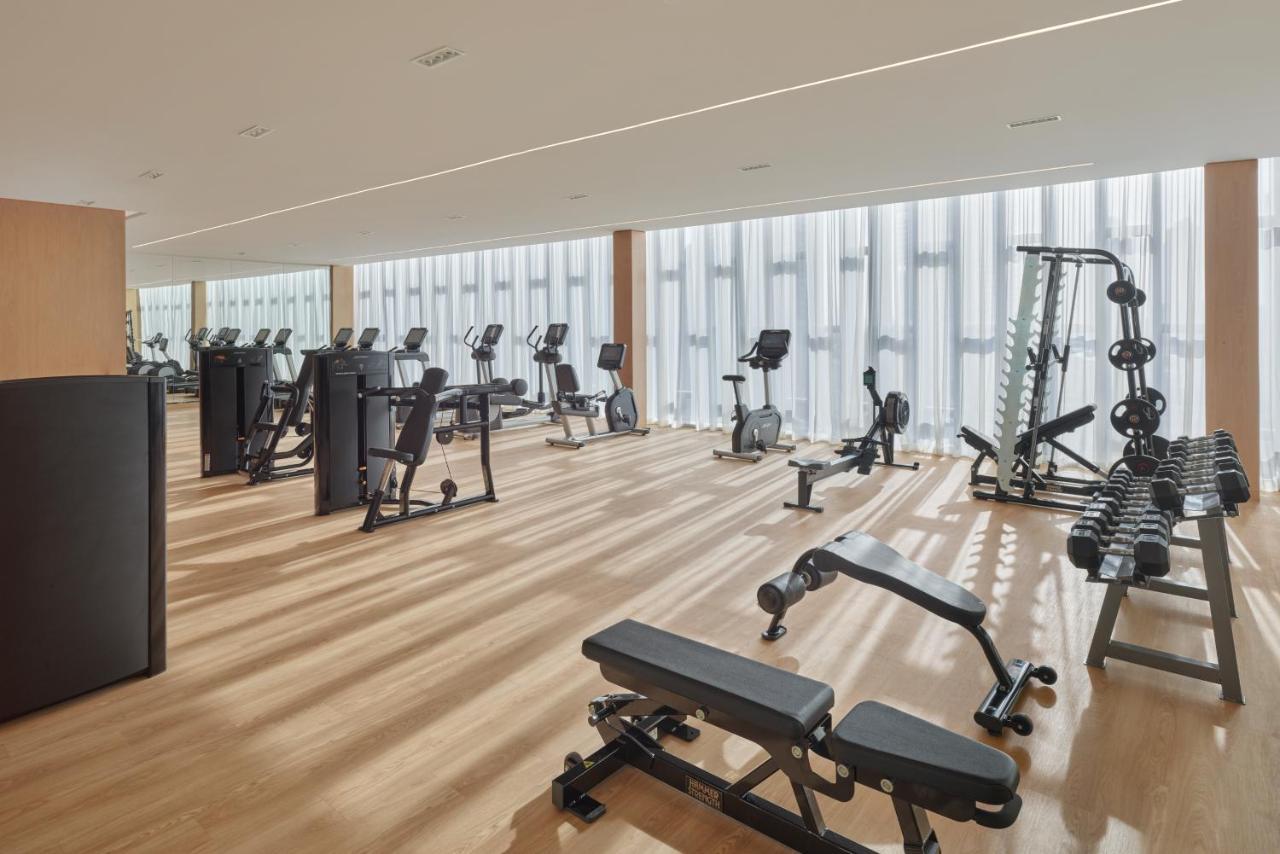The Dubai Edition 外观 照片 The gym at The Hari
