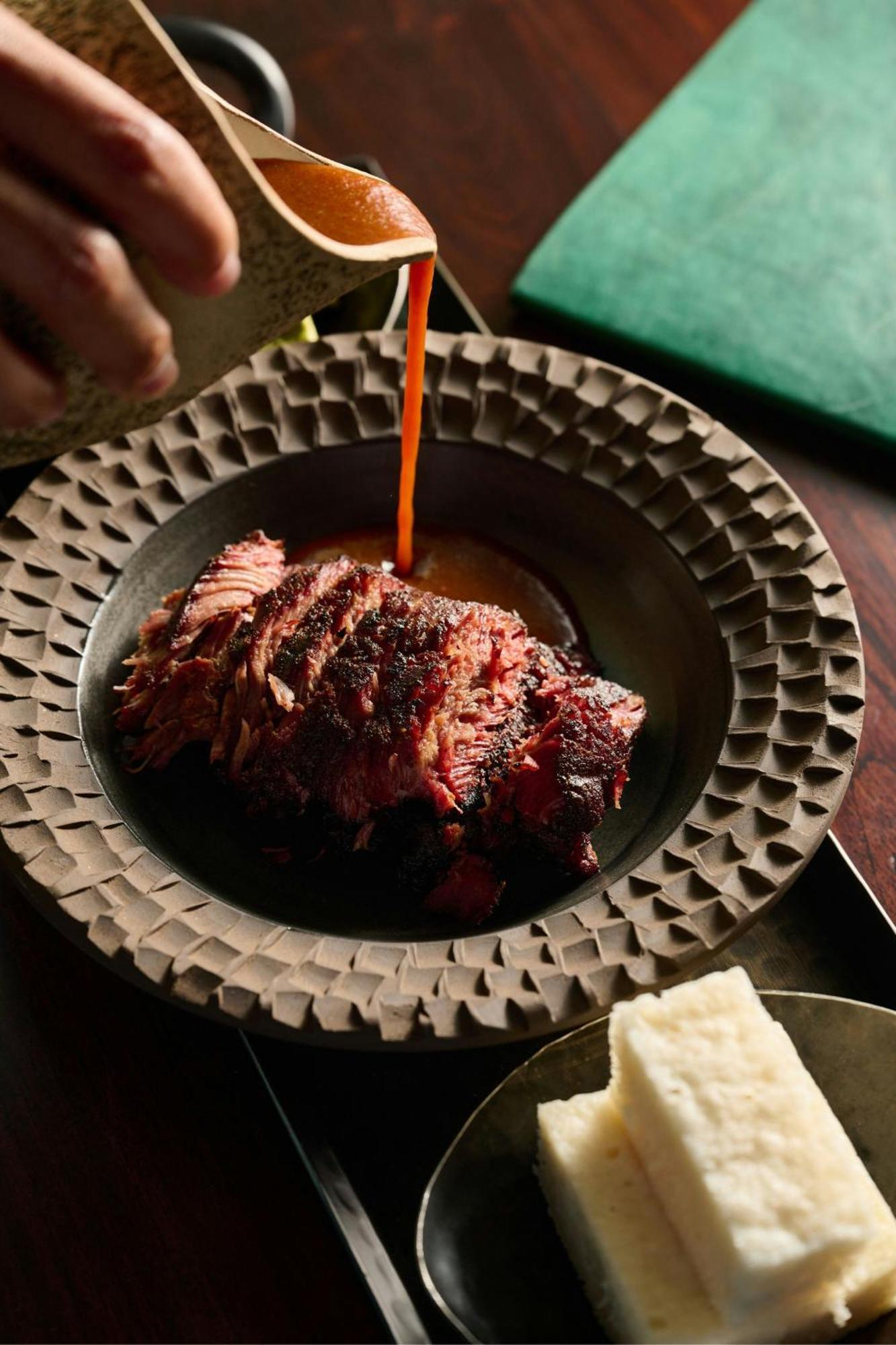 The Dubai Edition 外观 照片 A plate of grilled meat
